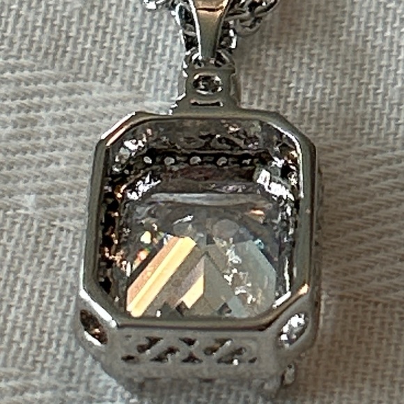 New! Stunning Silver Halo Diamond Necklace - Picture 3 of 9